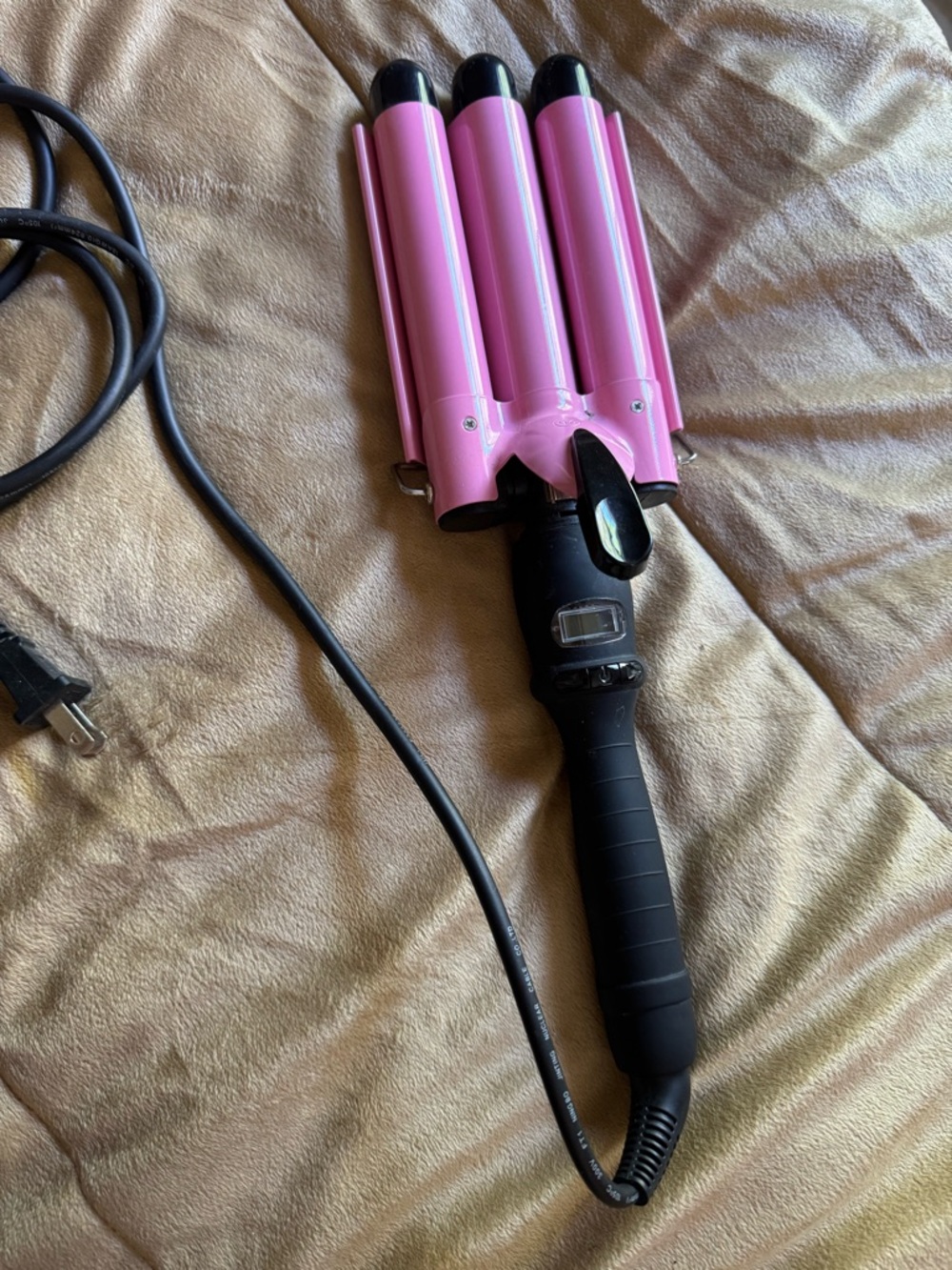 💖 Pink Triple Barrel Waver / Beach Wave Curling Iron